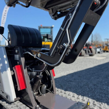 Minidumper Hydraulikarm Detailaufnahme mit Leitungen und Zylinder