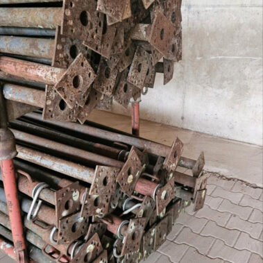 Stahlrohrstützen Baustützen Detail Kopfplatten und Verstellmechanik