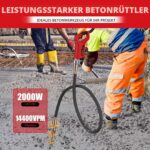 Elektrischer Betonrüttler im Einsatz zum gleichmäßigen Verdichten von Frischbeton auf einer Baustelle.